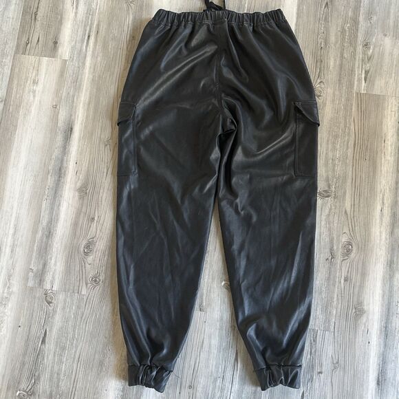 Almost Famous Pull On Baggy Cargo Vegan Leather Pants Size Medium - Picture 5 of 6